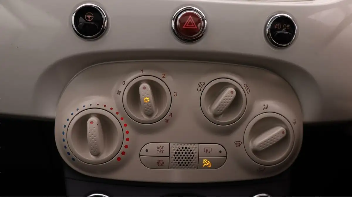 2018-fiat-500-12-lounge-big-11
