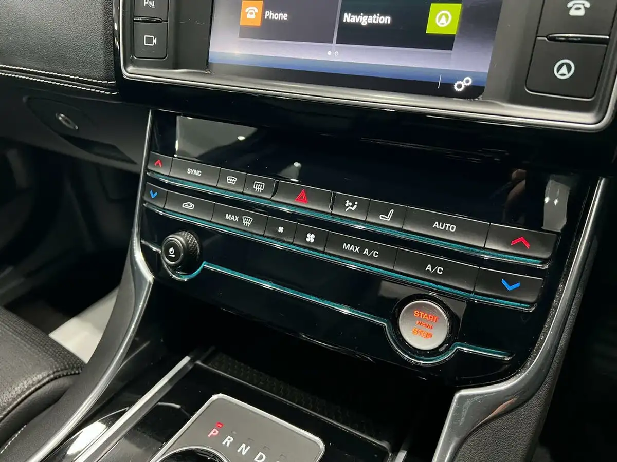 2015-jaguar-xe-20td-r-sport-180ps-auto-big-28