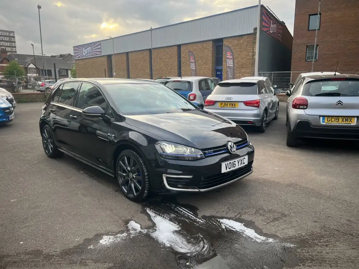 2016-volkswagen-golf-14-tsi-gte-nav-big-6