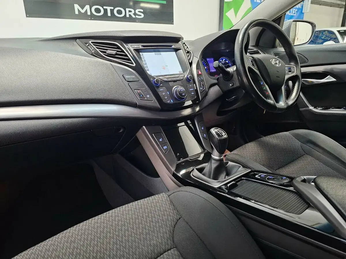 2016-hyundai-i40-17crdi-se-nav-141ps-saloon-4d-big-10