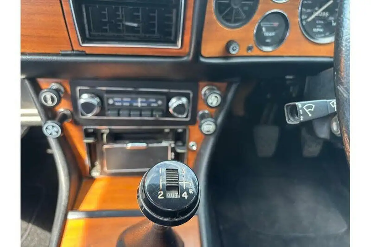 1976-triumph-stag-big-8