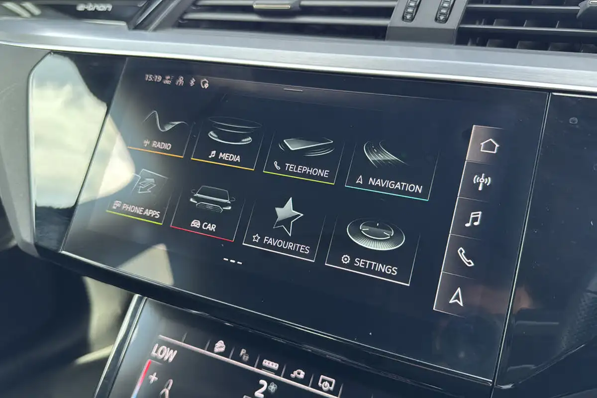 2021-audi-e-tron-55e-s-line-sportback-big-41
