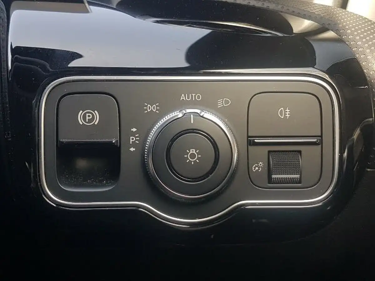 2019-mercedes-benz-cla-13-cla-180-amg-line-coupe-4d-big-10