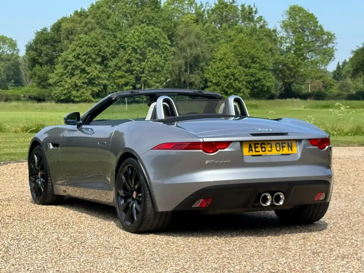 2013-jaguar-f-type-30-big-3