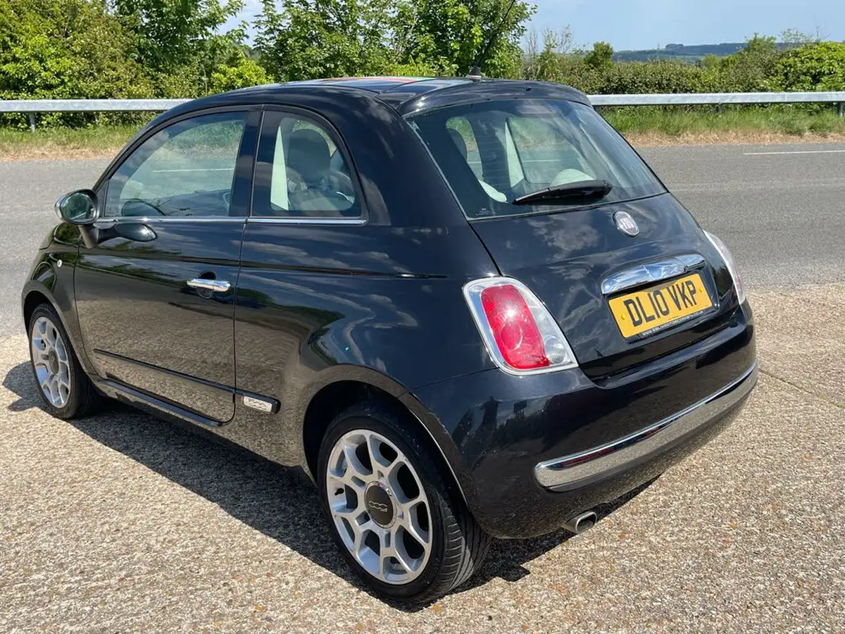 2010-fiat-500-12-lounge-69bhp-big-3