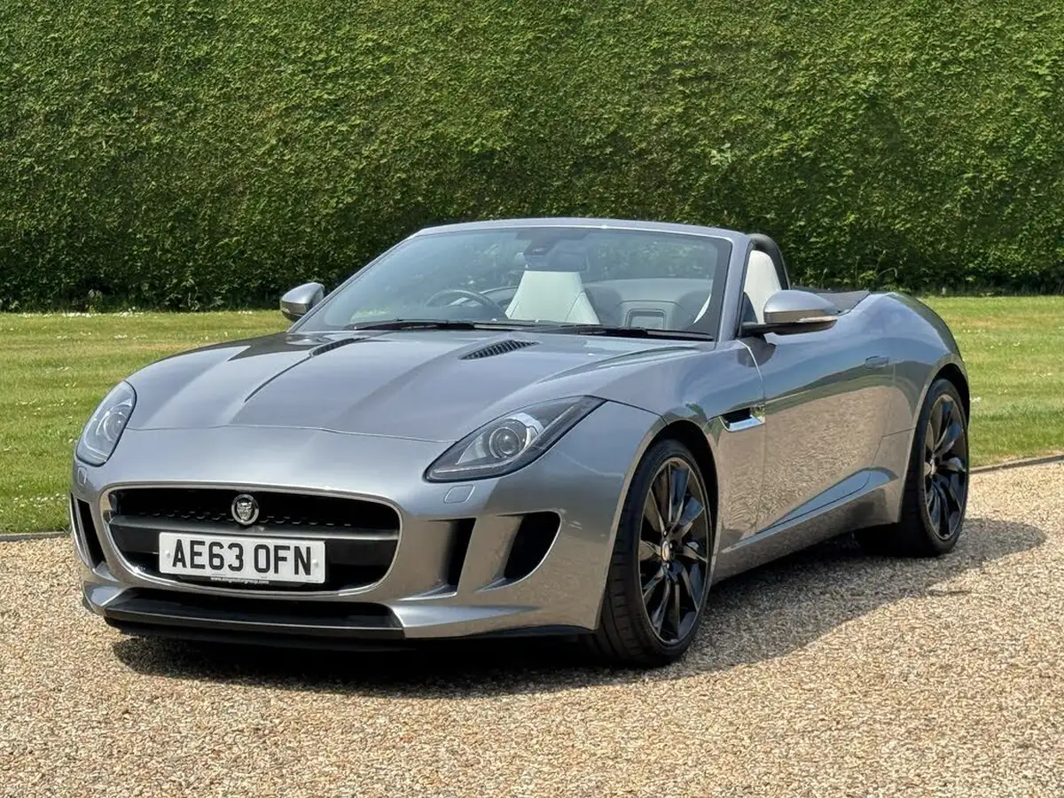 2013-jaguar-f-type-30-big-27