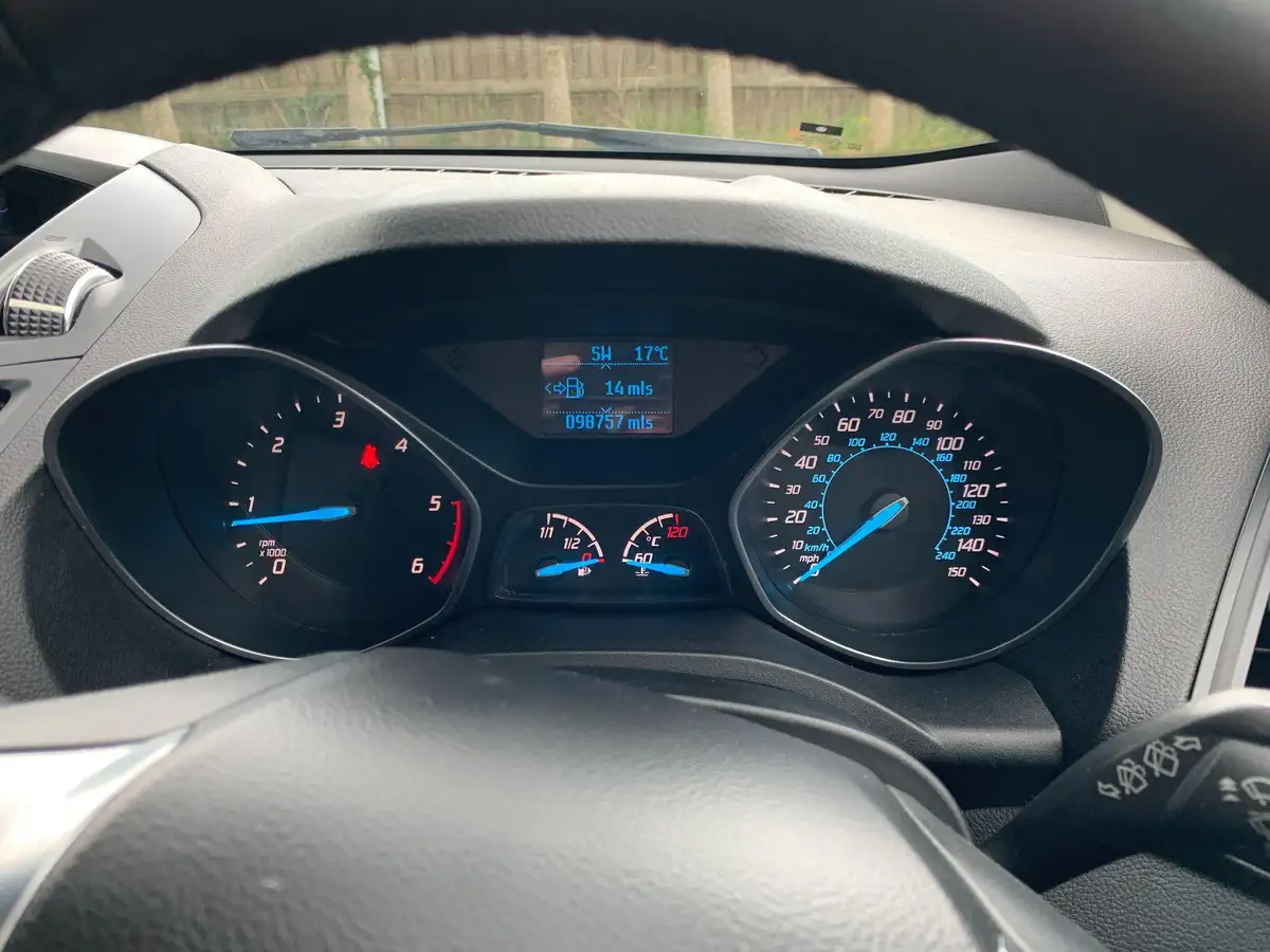 2013-ford-kuga-20tdci-zetec-big-34