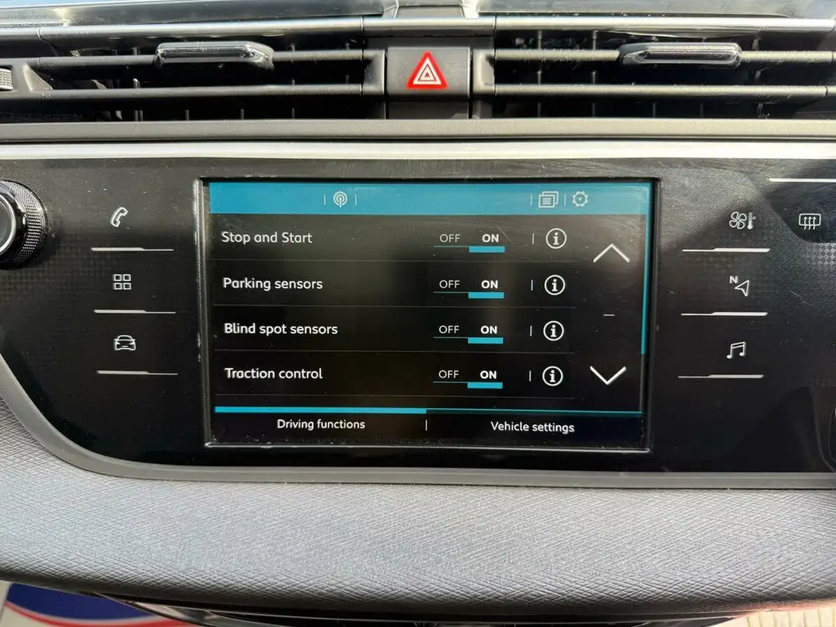 2016-citroen-grand-c4-picasso-16bluehdi-flair-eat6-big-45