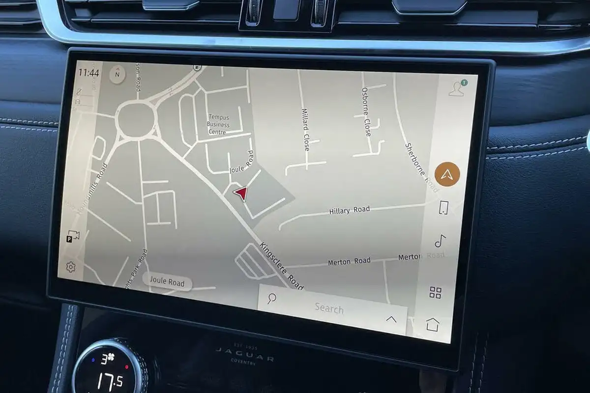 2024-jaguar-f-pace-20-d200-r-dynamic-hse-black-big-29
