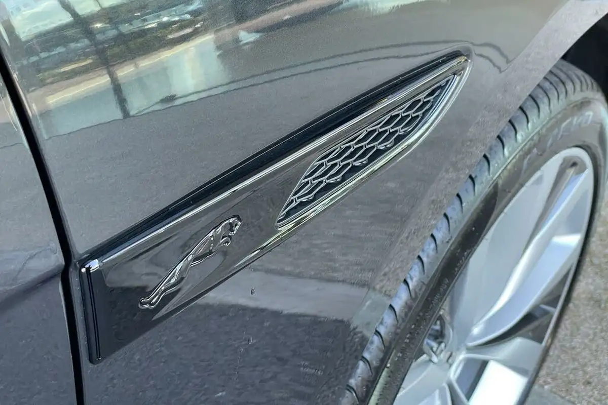 2024-jaguar-f-pace-20-d200-r-dynamic-hse-black-big-57