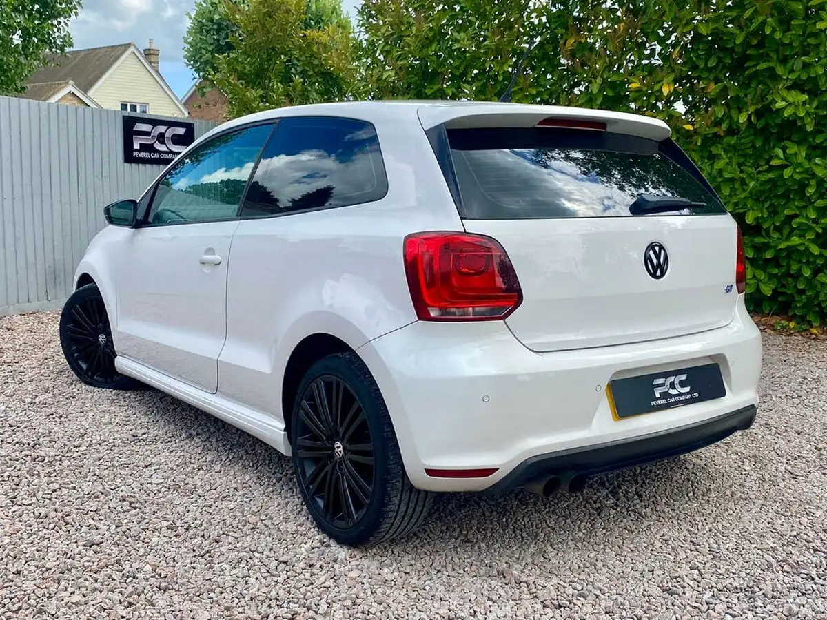 2013-volkswagen-polo-14-bluegt-3d-big-1