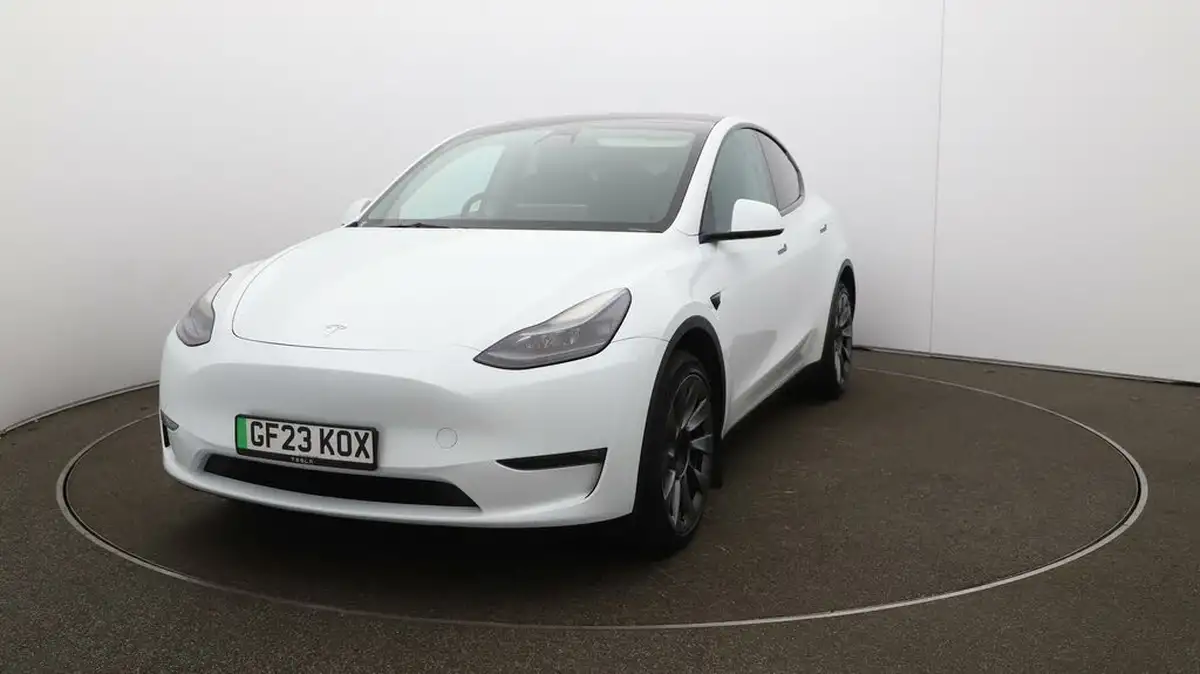 2023-tesla-model-y-e-long-range-big-35