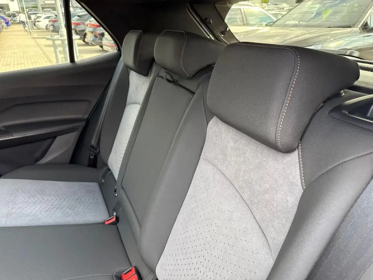 2024-cupra-born-e-v3-230ps-77kwh-e-boost-big-12