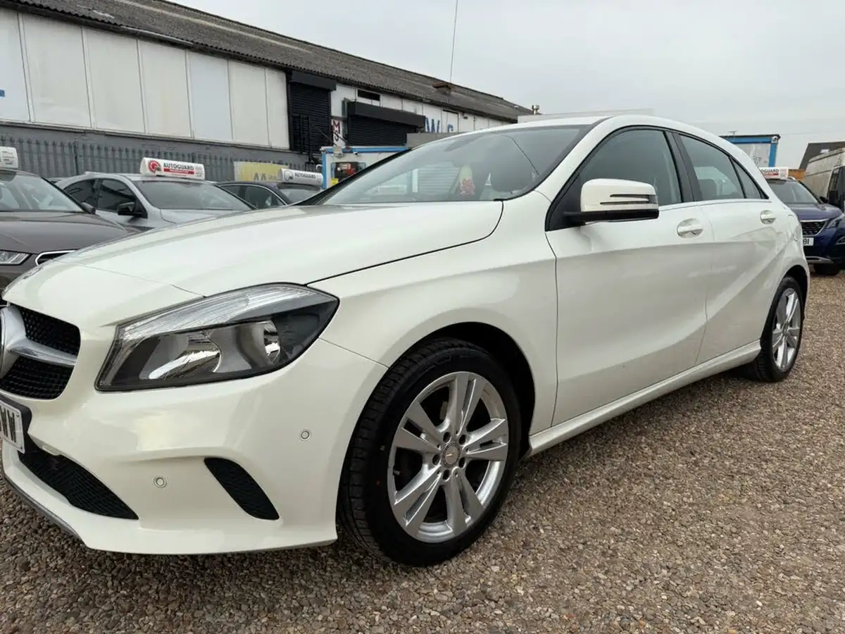 2016-mercedes-benz-a-class-15d-a180d-sport-executivess-7g-dct-big-4