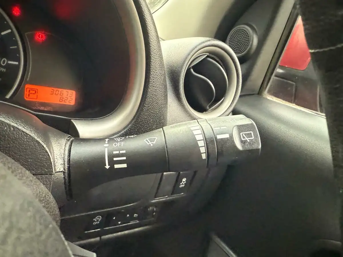 2012-nissan-micra-12-acenta-97bhp-5d-1198cc-cvt-big-36