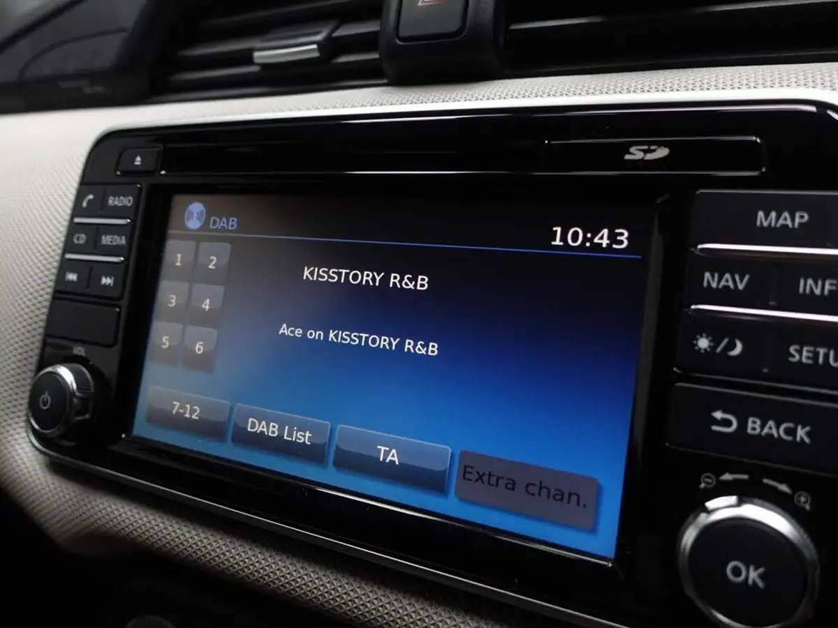 2017-nissan-micra-09-ig-t-n-connecta-big-23