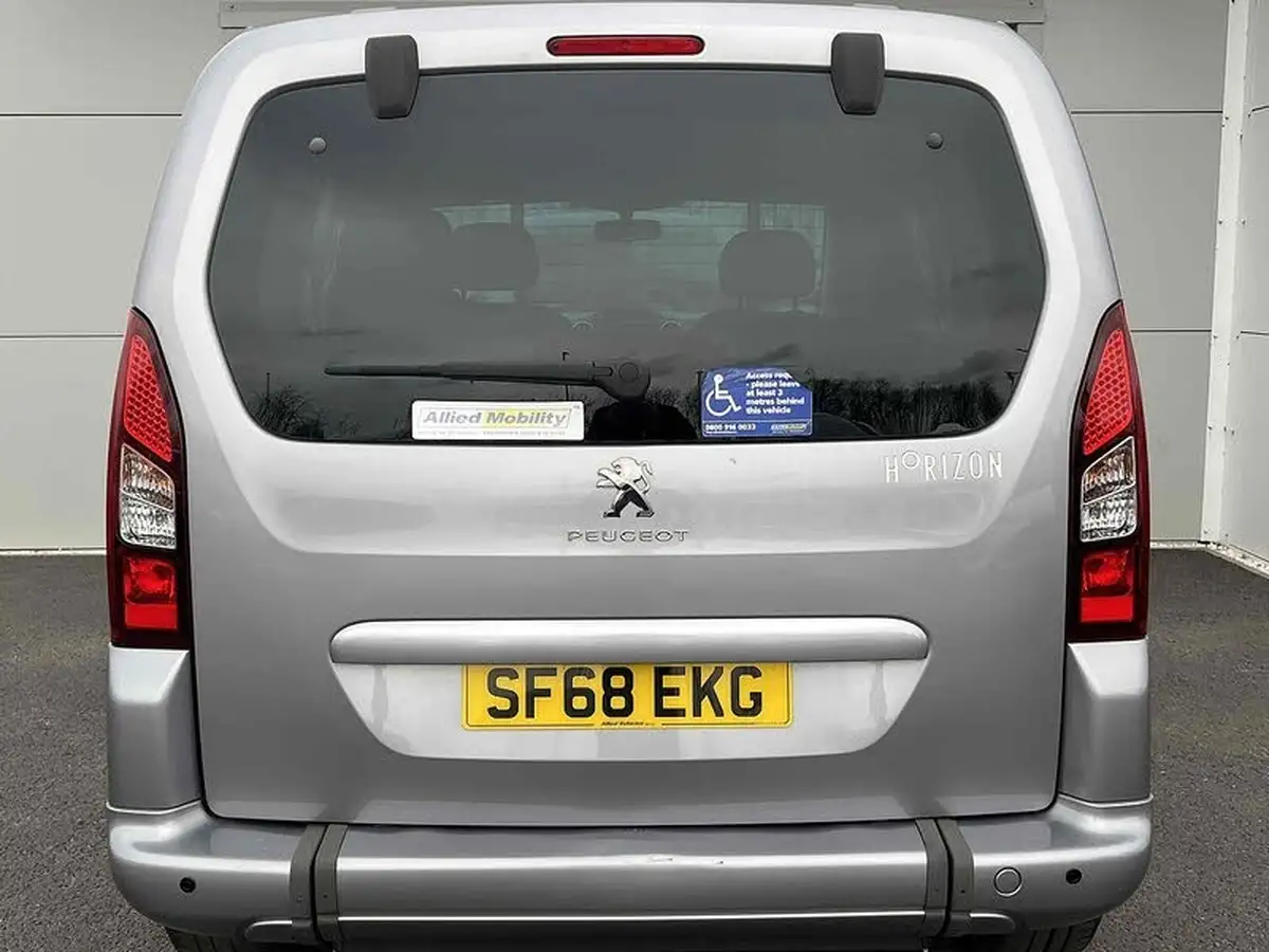 2018-peugeot-partner-big-2