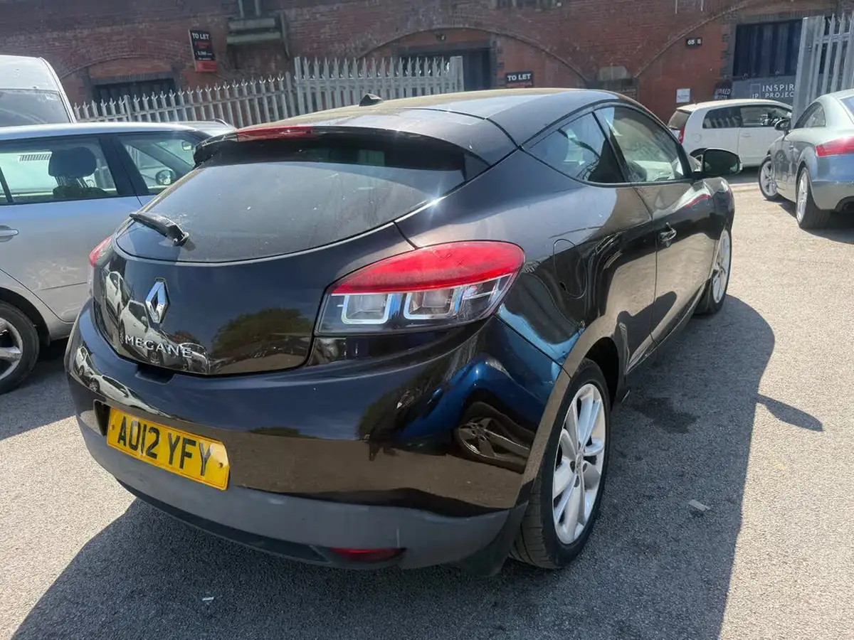 2012-renault-megane-15dci-dynamique-tom-tom-coupe-3d-big-3