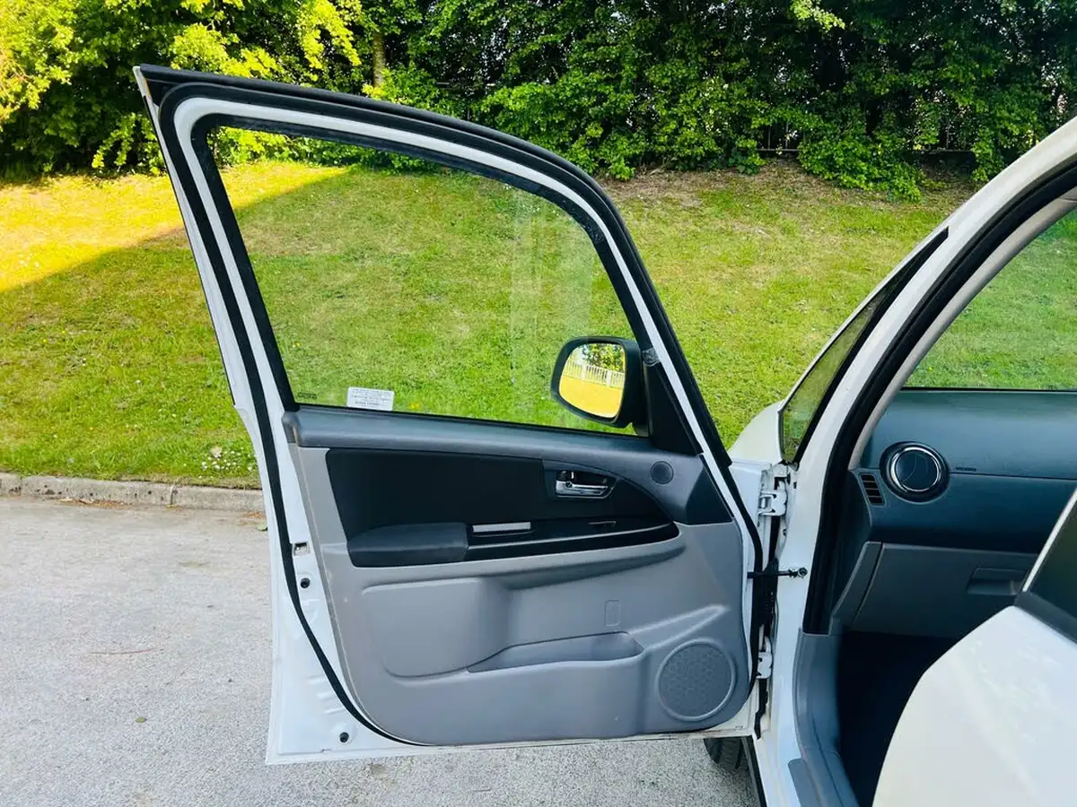 2011-suzuki-sx4-16-sz5-big-28
