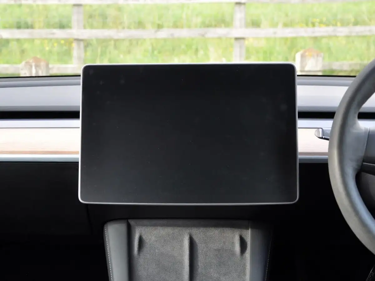 2022-tesla-model-3-e-long-range-big-41