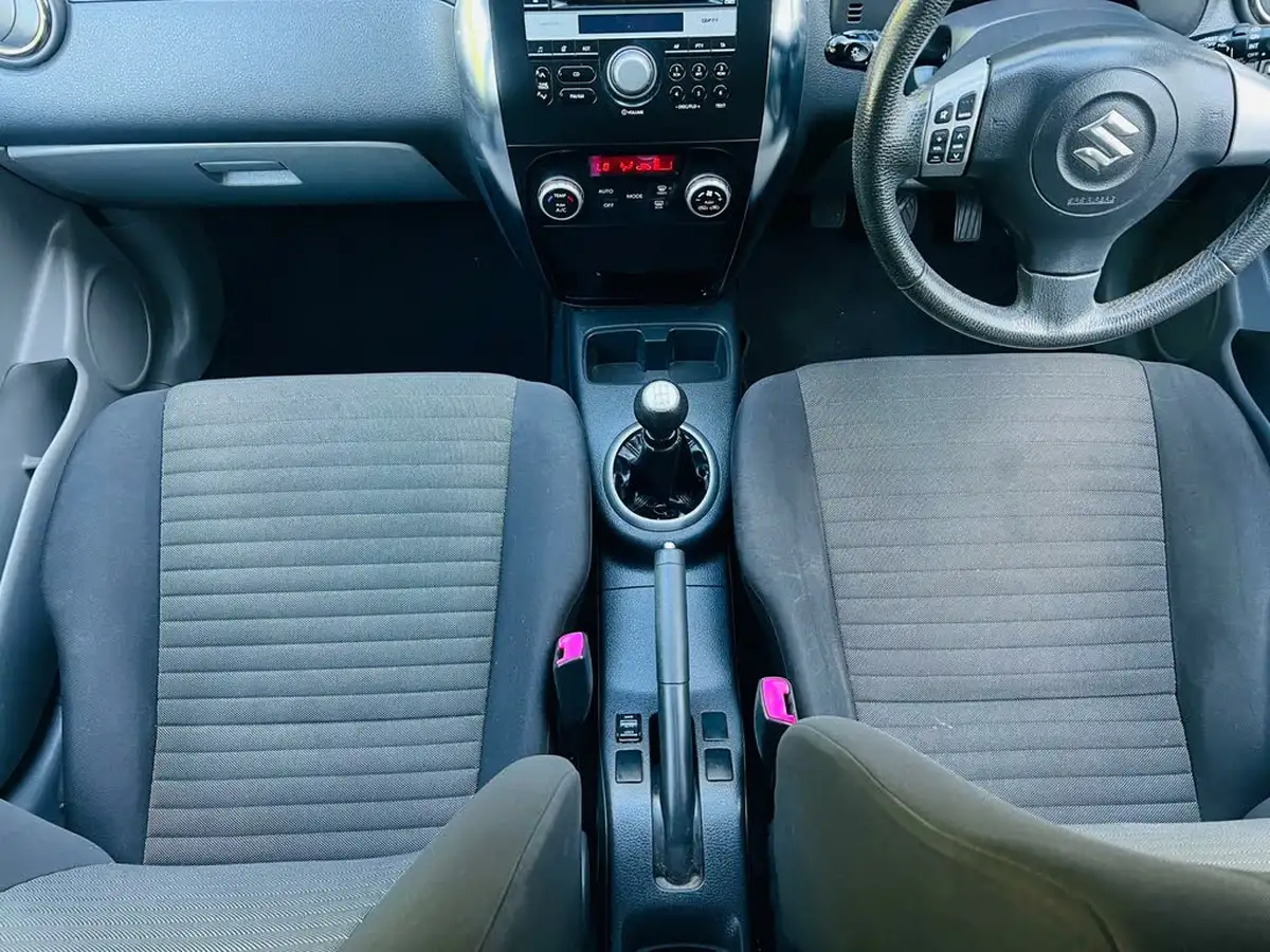 2011-suzuki-sx4-16-sz5-big-52