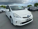 2015-toyota-prius-small-0