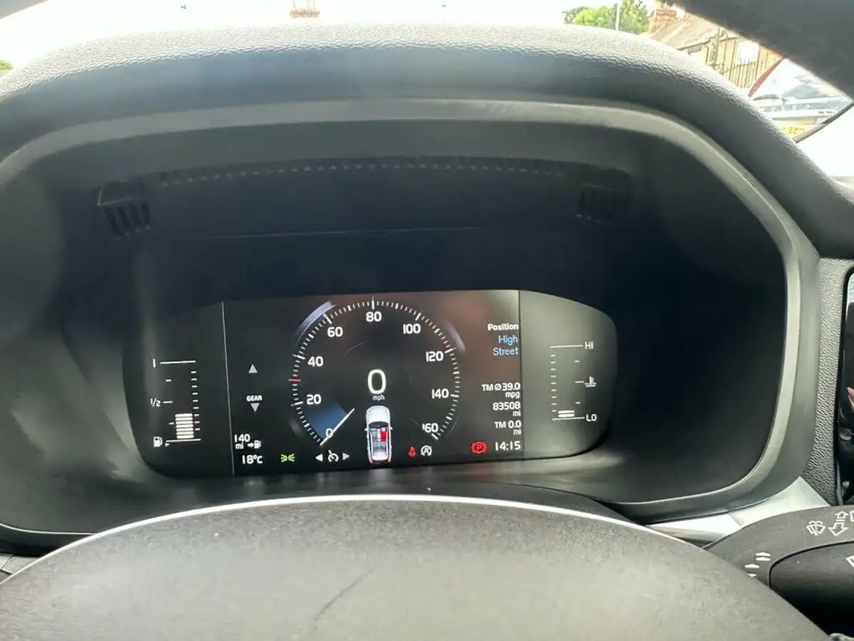 2018-volvo-xc60-20td-d4-momentum-4x4-big-8
