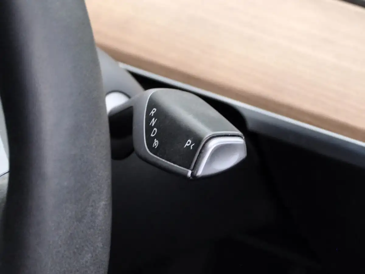 2022-tesla-model-3-e-long-range-big-19