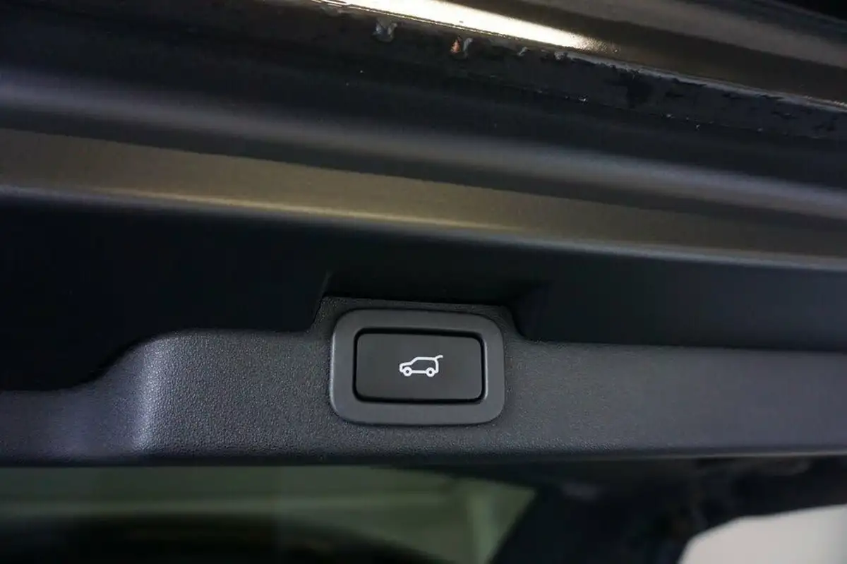 2018-land-rover-discovery-30-sd-v6-hse-30-sd-v6-306ps-station-wagon-5d-auto-big-10
