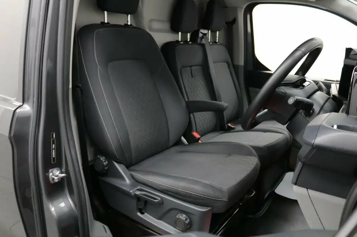 2023-ford-transit-custom-20tdci-320-l2h1-limited-136pseu6e-panel-van-1996cc-auto-big-25