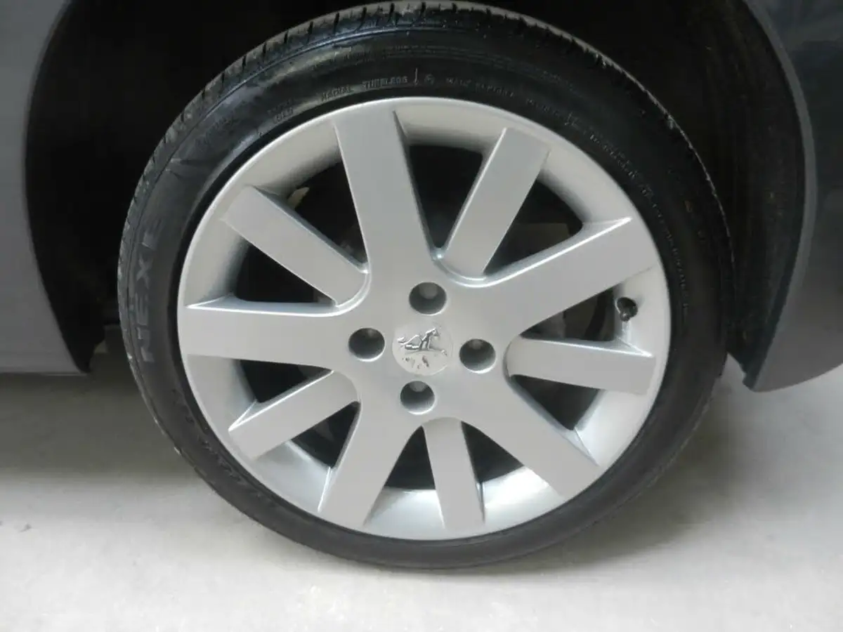 2012-peugeot-207-16-allure-5d-big-12