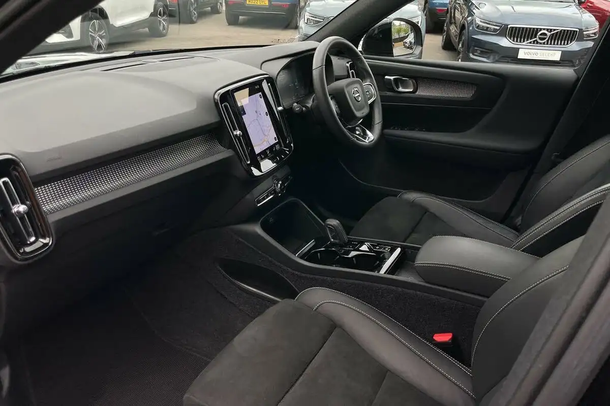 2022-volvo-xc40-15-t4-r-design-big-25