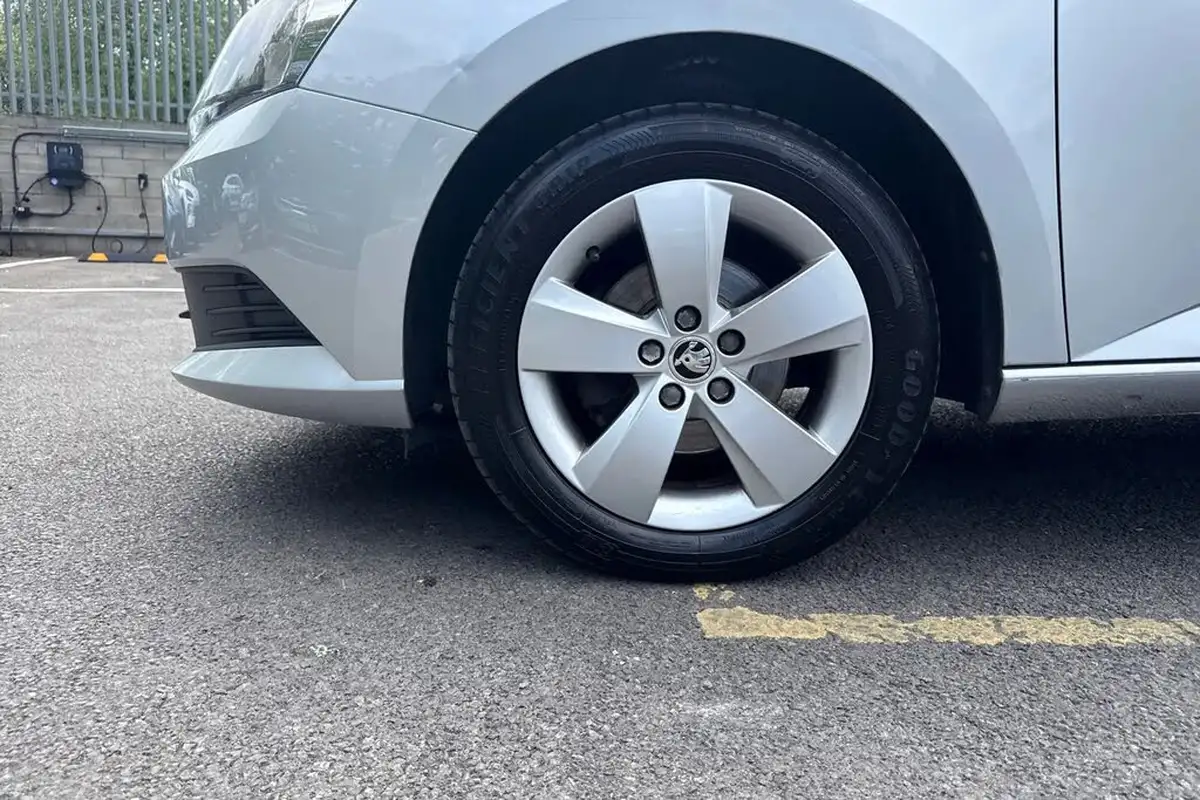 2018-skoda-fabia-10-tsi-se-95ps-ss-hatchback-big-12