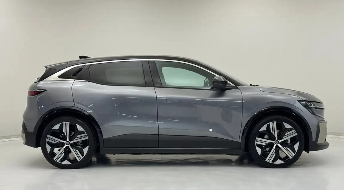 2025-renault-megane-e-tech-e-iconic-big-4
