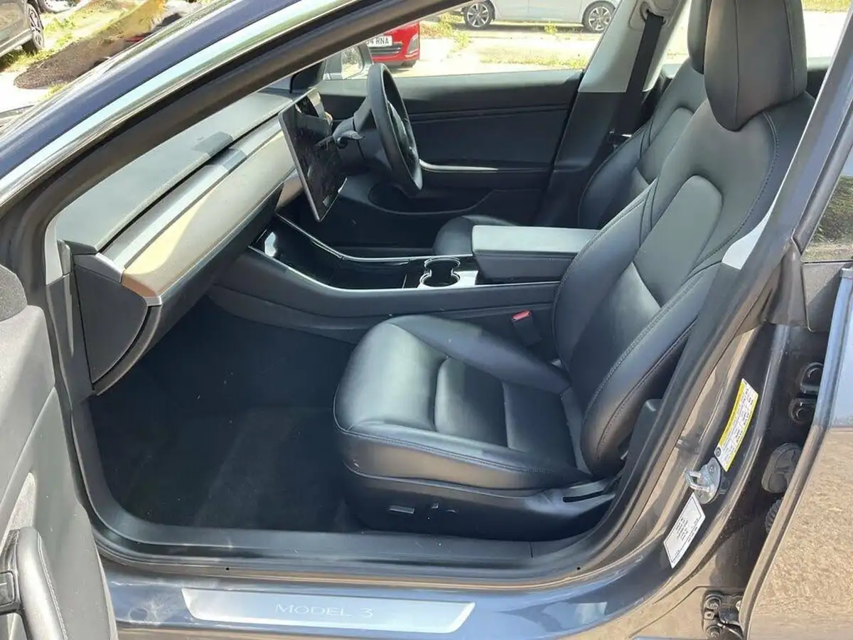 2020-tesla-model-3-e-long-range-big-9