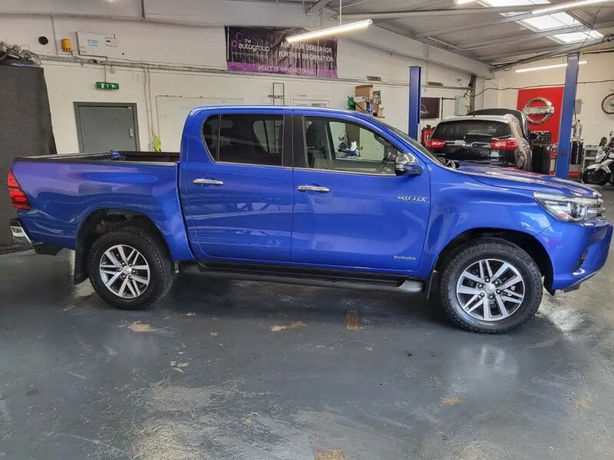 2018-toyota-hi-lux-24d-invincible-ss-auto-big-7