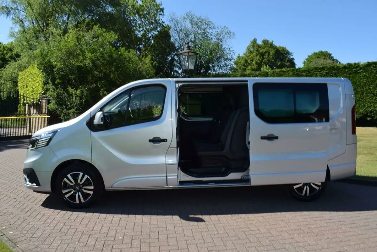 2023-renault-trafic-20dci-ll30-170-sport-crew-edc-auto-big-2
