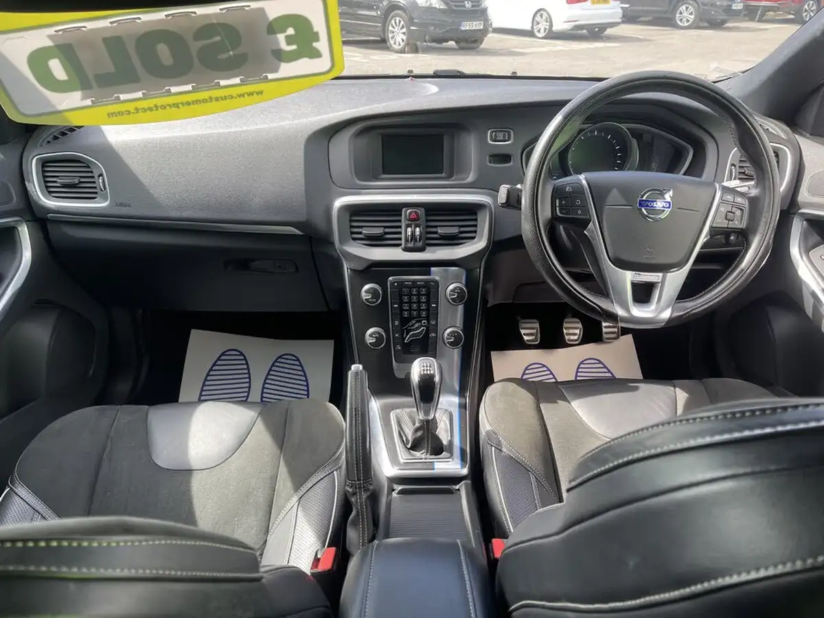 2015-volvo-v40-20-t2-r-design-big-6