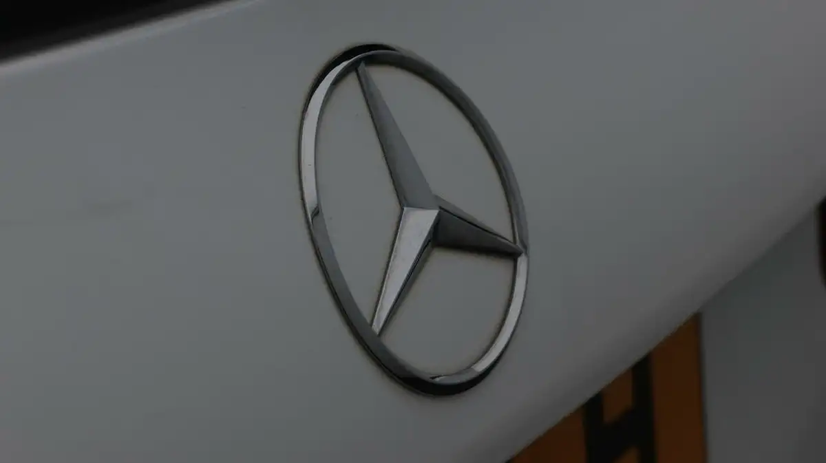 2020-mercedes-benz-glb-class-20d-glb220d-amg-line-premium-5-big-25