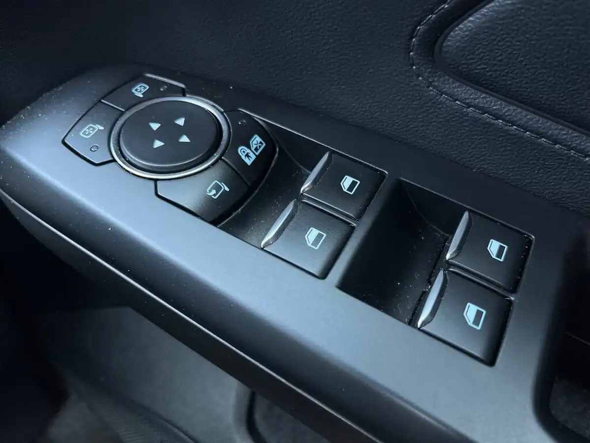 2020-ford-focus-15-st-line-x-hatchback-big-17