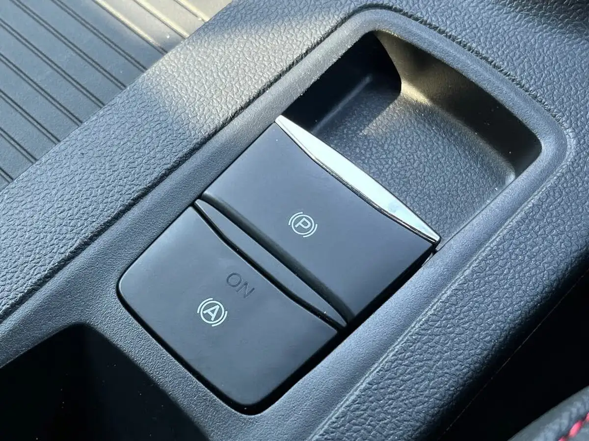 2020-ford-focus-15-st-line-x-hatchback-big-41