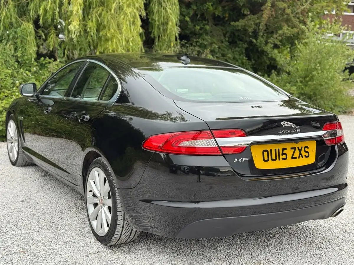 2015-jaguar-xf-22td-portfolio-200ps-saloon-4d-big-5