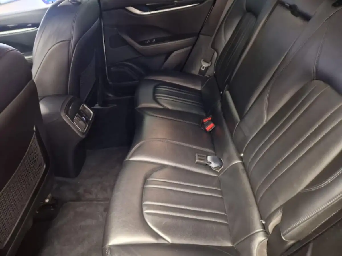 2017-maserati-levante-30td-awd-big-18