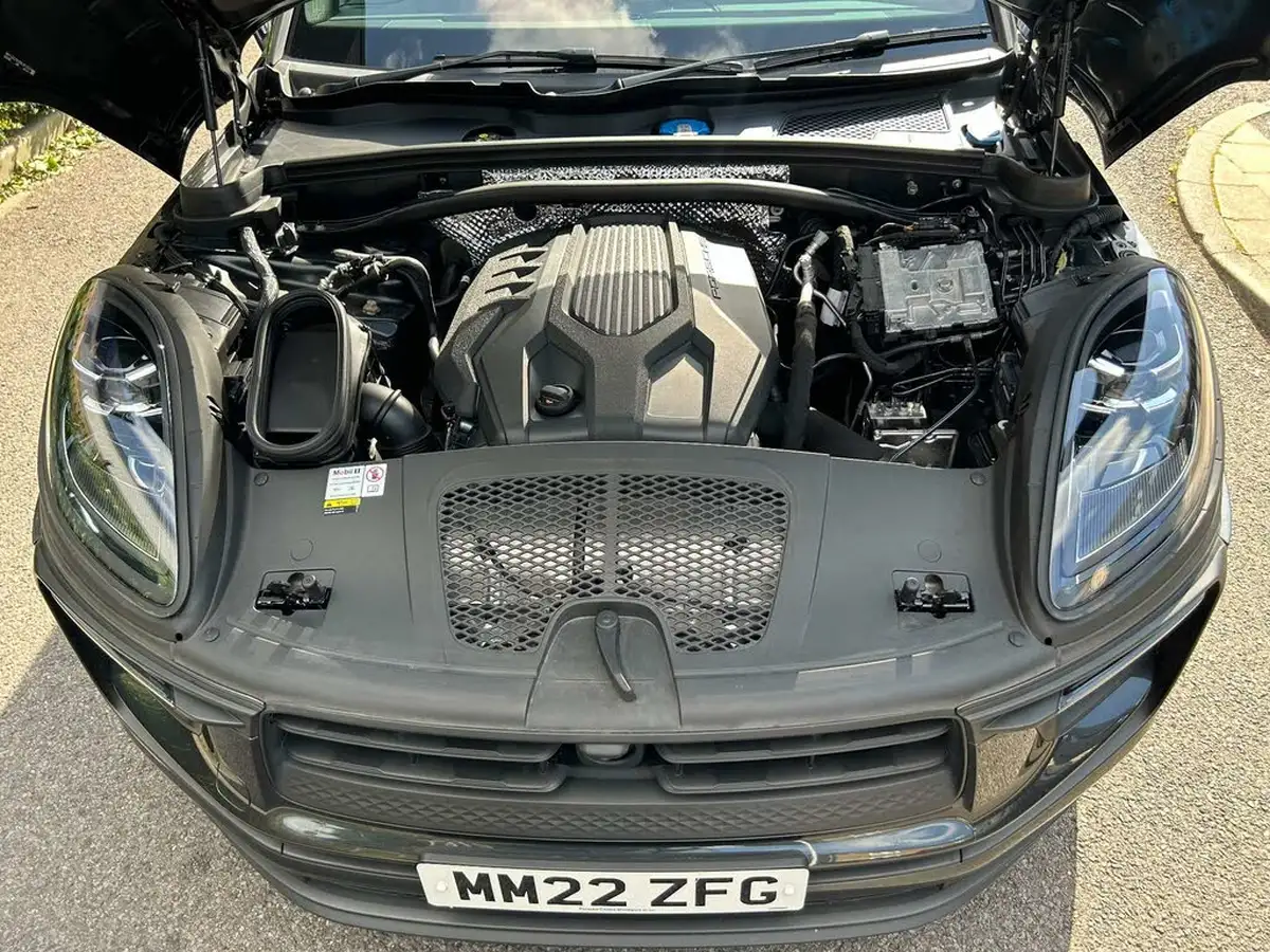 2022-porsche-macan-20-big-7