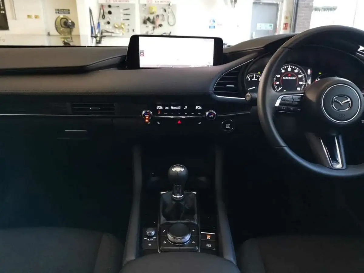 2025-mazda-mazda3-20-e-skyactiv-x-exclusive-line-hatchback-5d-big-11