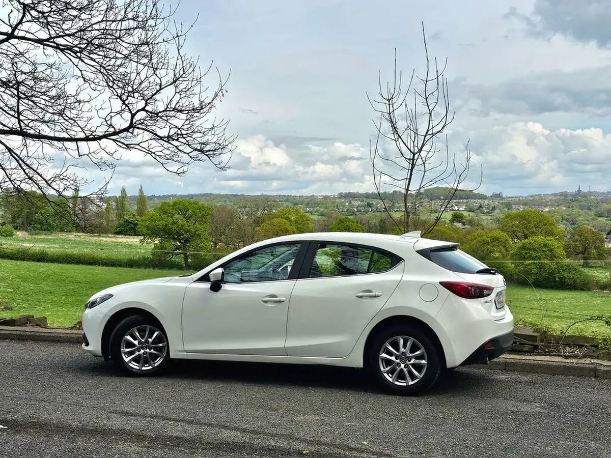 2015-mazda-mazda3-20-se-hatchback-5d-big-12