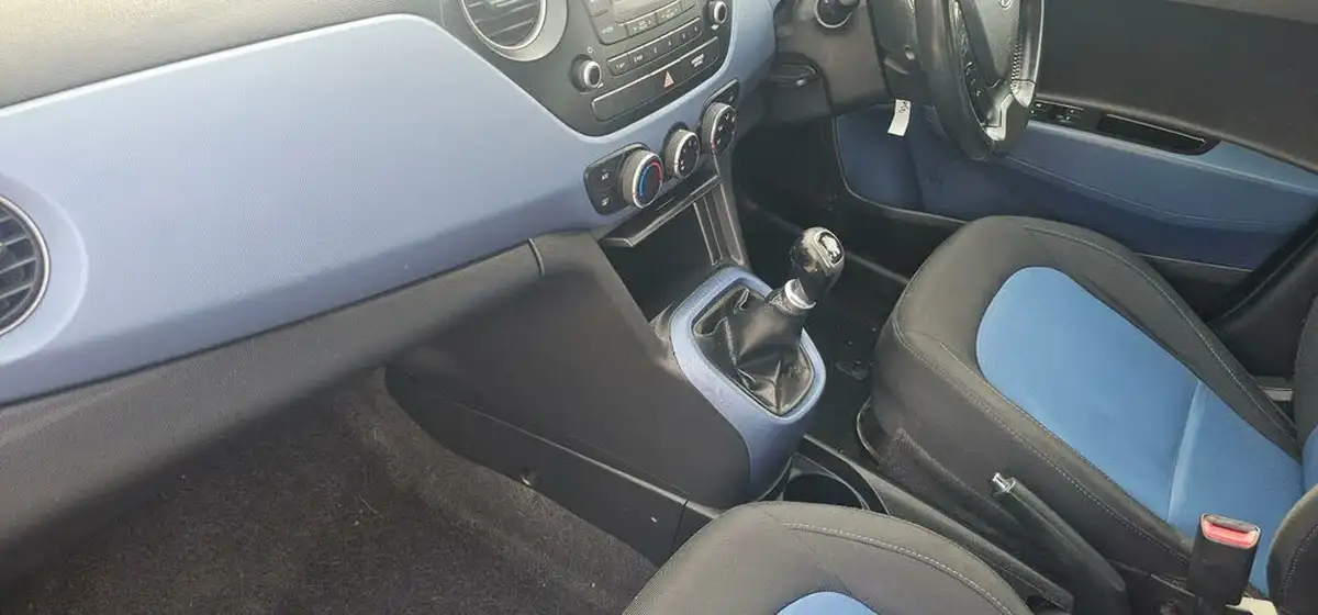 2015-hyundai-i10-12-premium-big-11