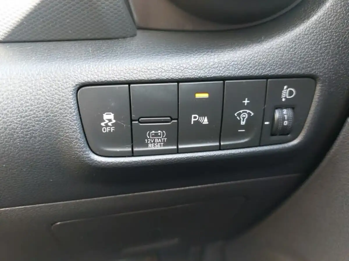 2022-hyundai-kona-16-gdi-premium-big-17
