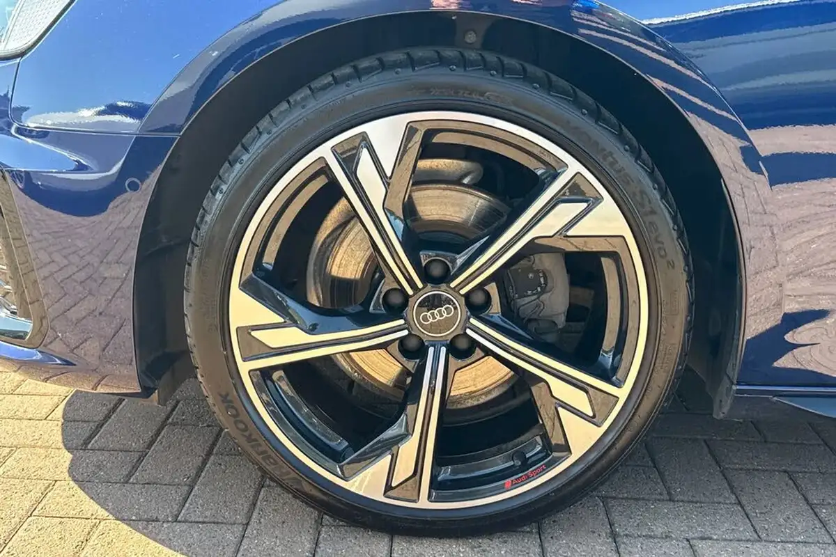 2024-audi-a4-avant-20-35-tdi-black-edition-big-12