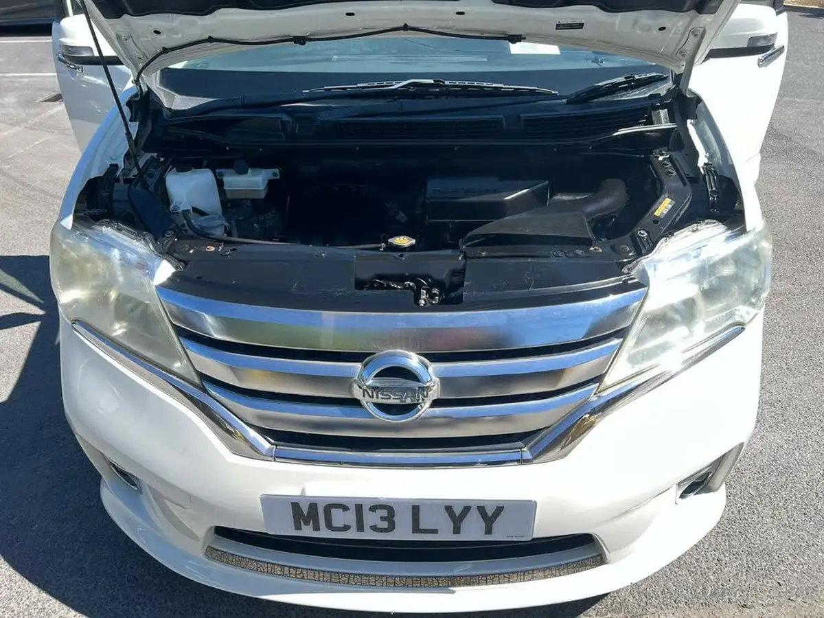 2013-nissan-serena-big-27
